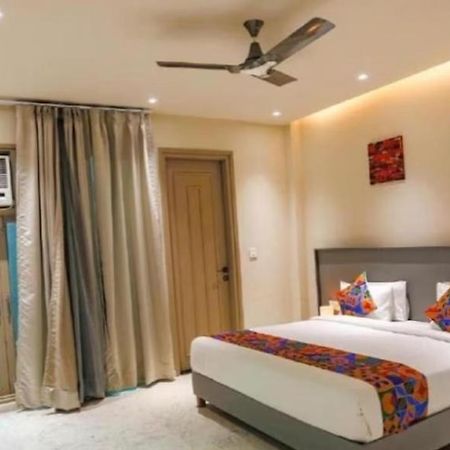 Hotel Global Corporate Noida Exterior foto