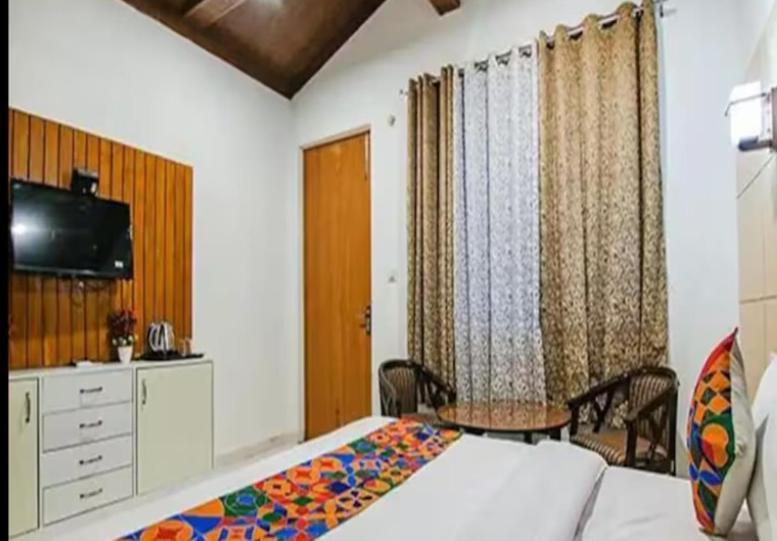 Hotel Global Corporate Noida Exterior foto