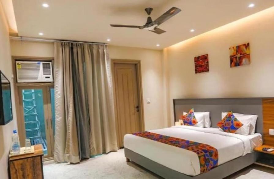 Hotel Global Corporate Noida Exterior foto